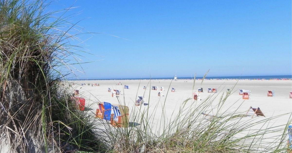 Strandkörbe am Strand von Norddorf auf Amrum