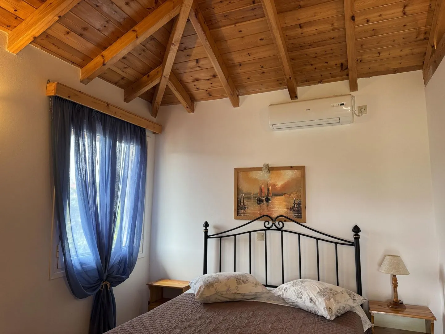  Akrojali Gargarou - Schlafzimmer