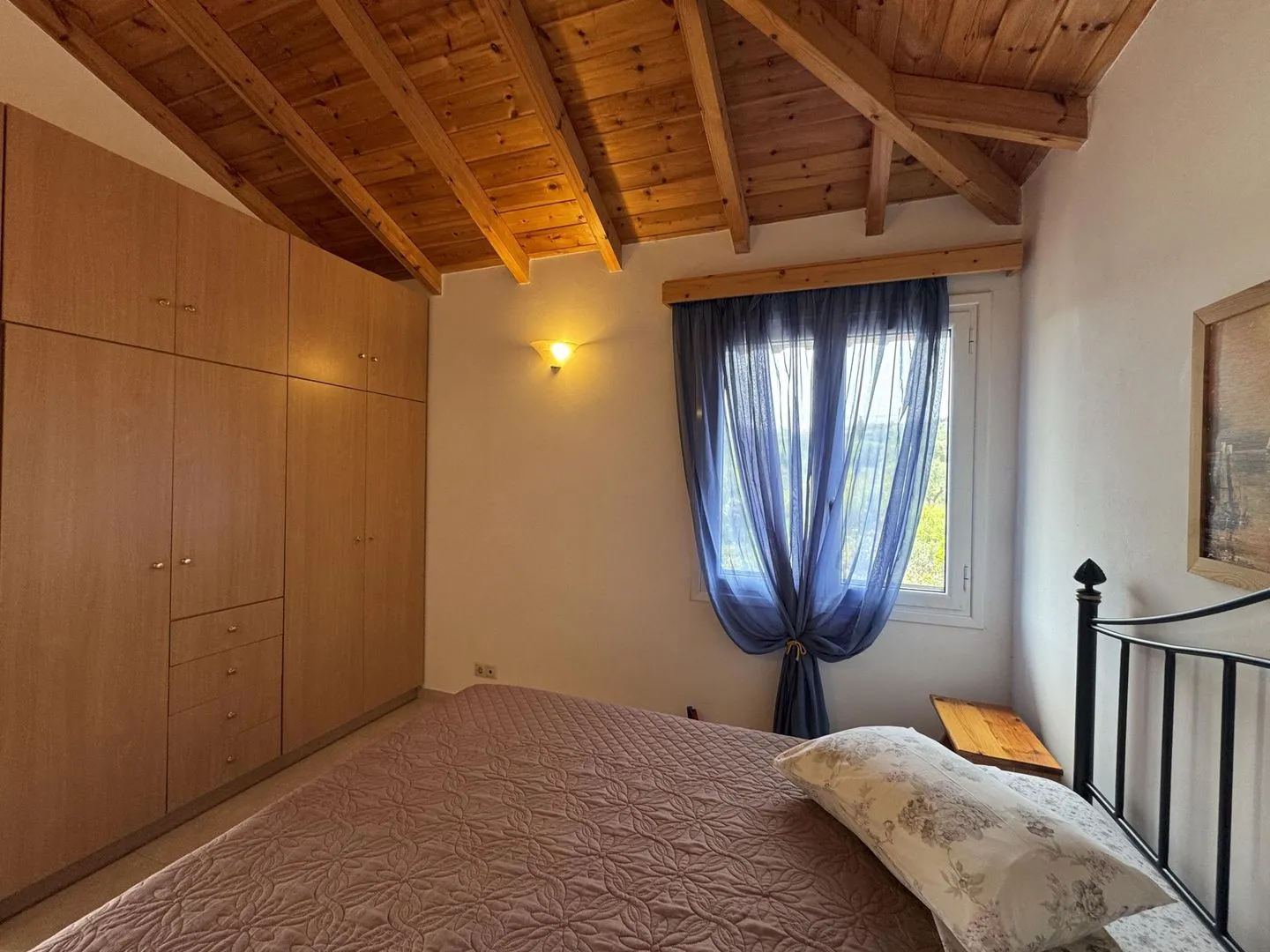  Akrojali Gargarou - Schlafzimmer