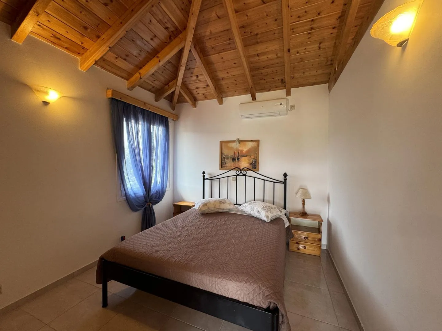  Akrojali Gargarou - Schlafzimmer