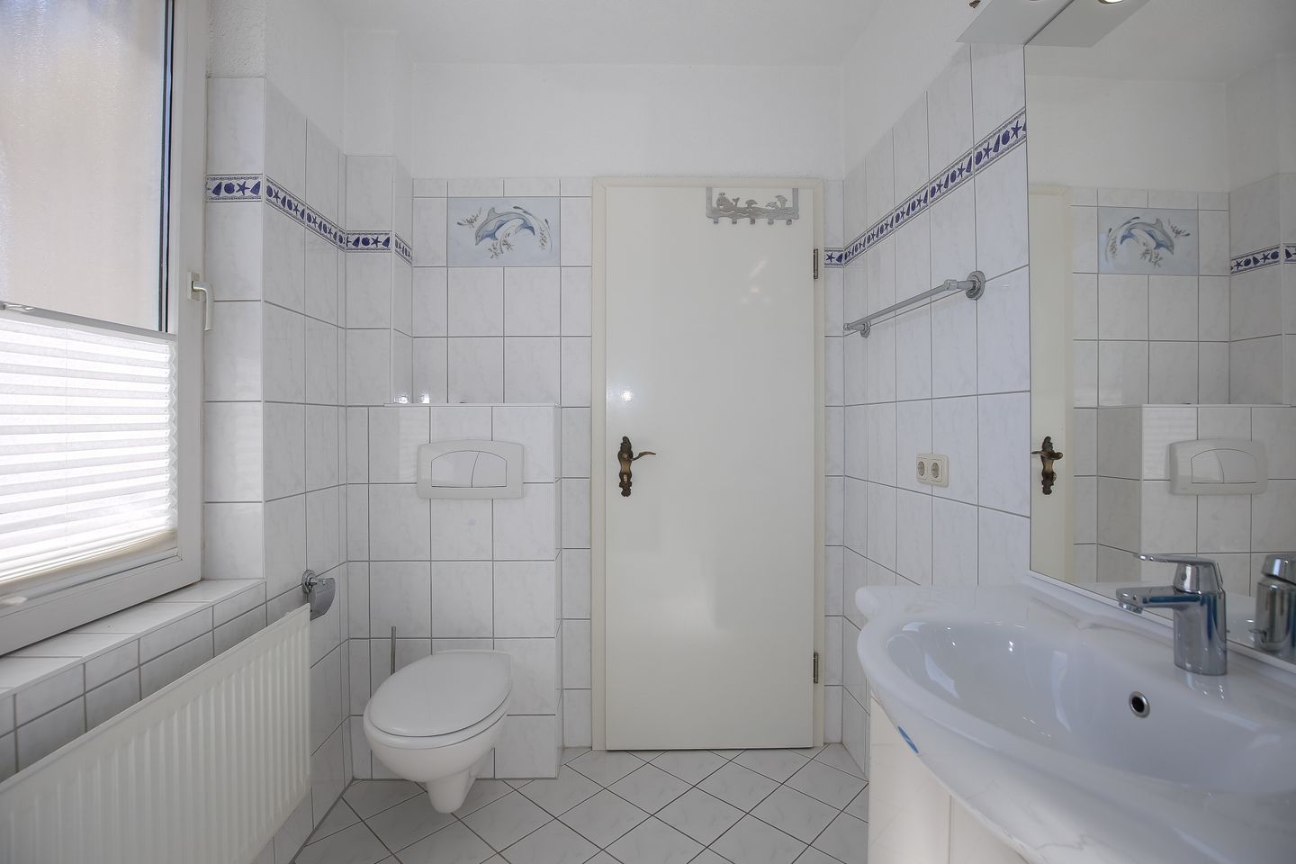 Bad mit Waschtisch und WC