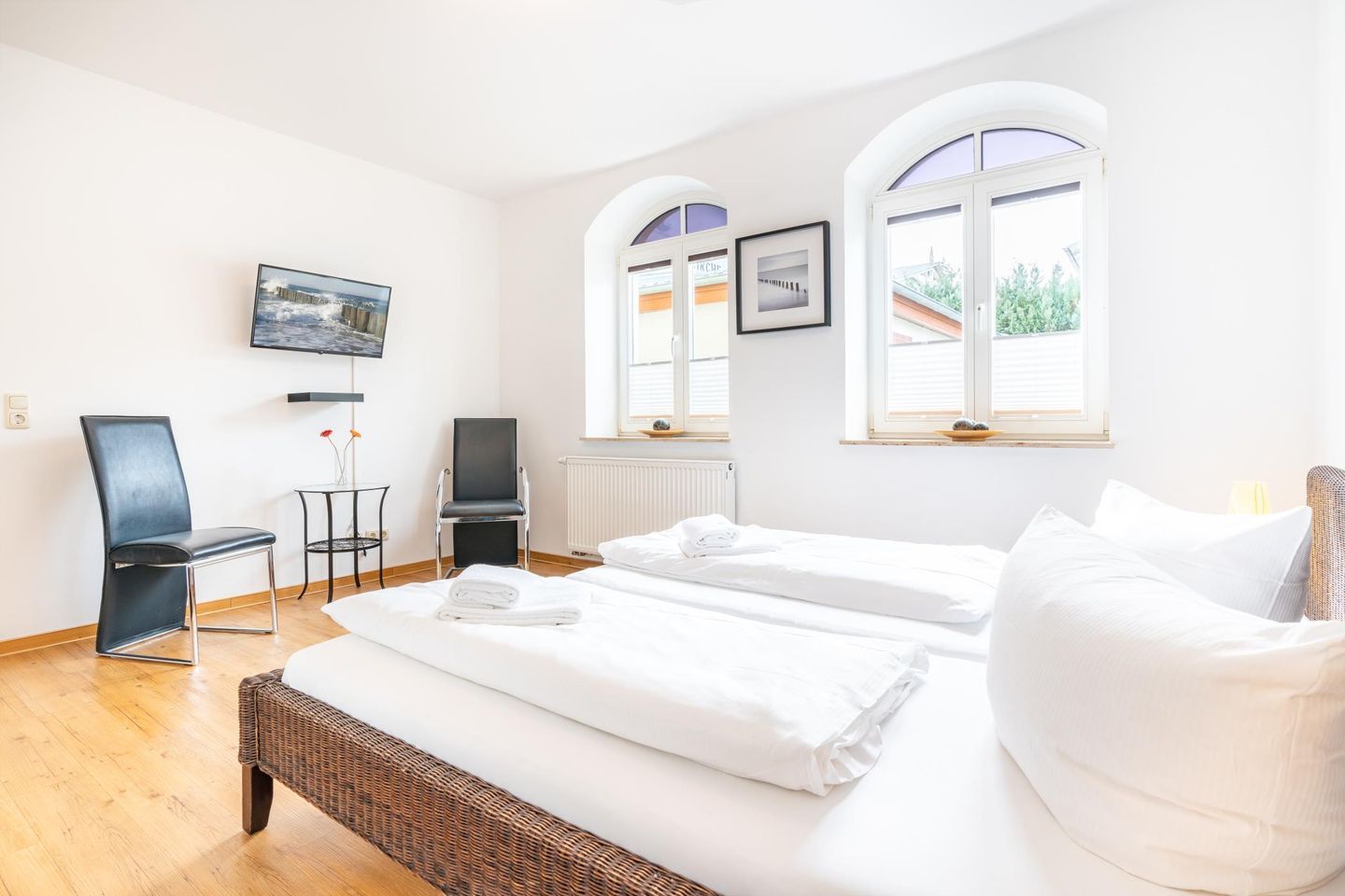 1. Schlafzimmer mit TV
