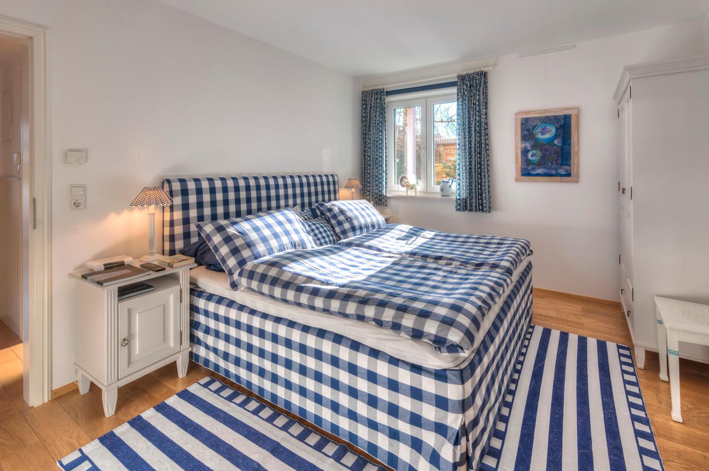 Schlafzimmer mit Boxspringbett