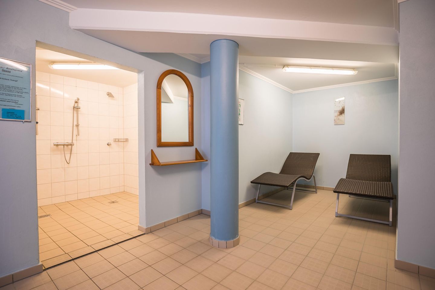Residenz Rosengrund, Whg. D 14 Galerie Saunabereich mit Ruheliegen
