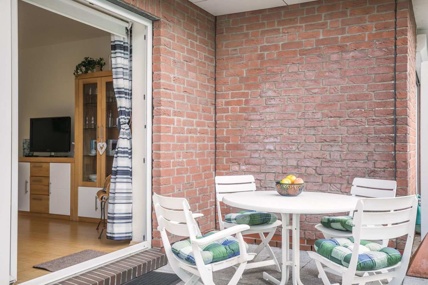 Terrasse mit Sitzgelegenheit