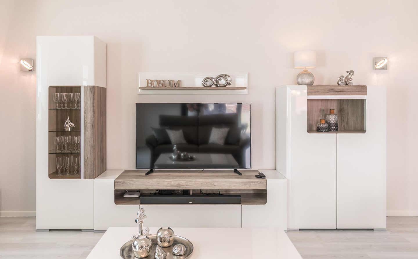 "MeerGenuss", Penthouse-WHG, Flachbild-TV mit Blu-Ray-Player