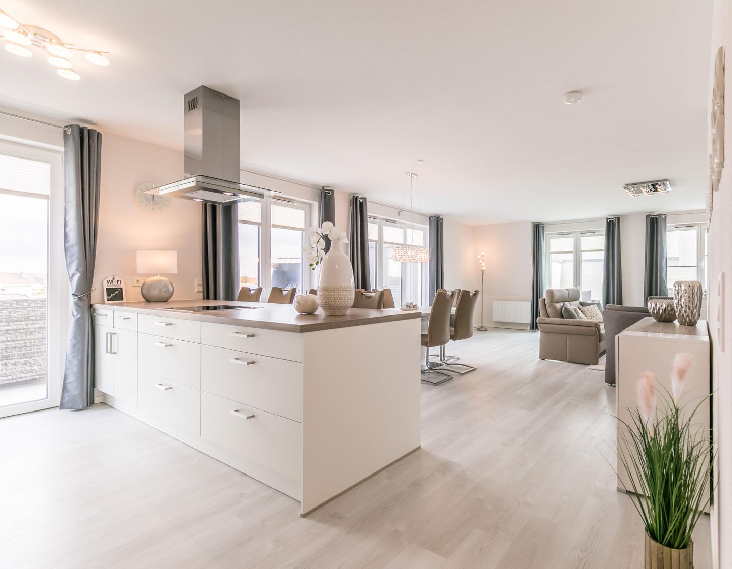 "MeerGenuss", Penthouse-WHG, Küchentresen