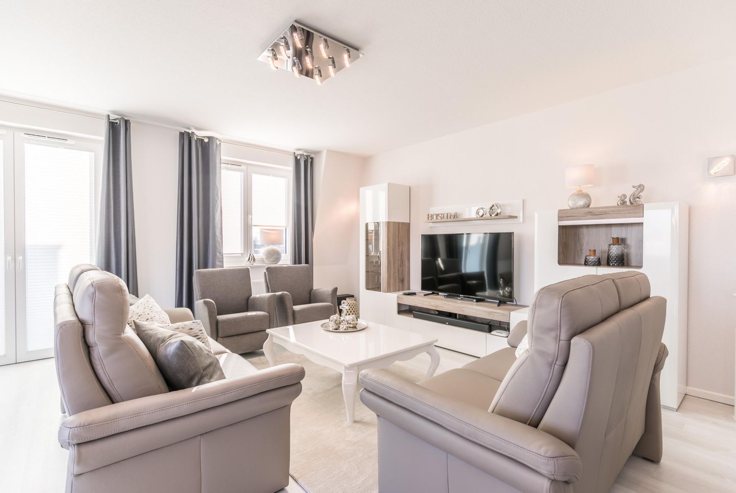 "MeerGenuss", Penthouse-WHG, Wohnzimmer mit TV
