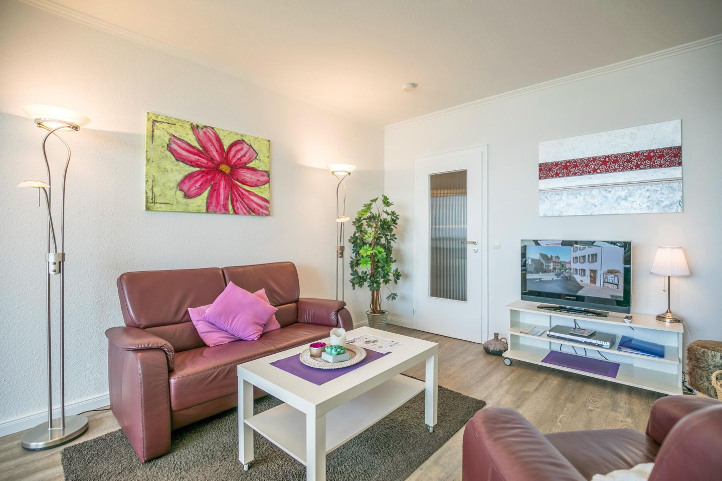 Hochhaus, Whg. Leuchtfeuer / 20. OG, Wohnzimmer