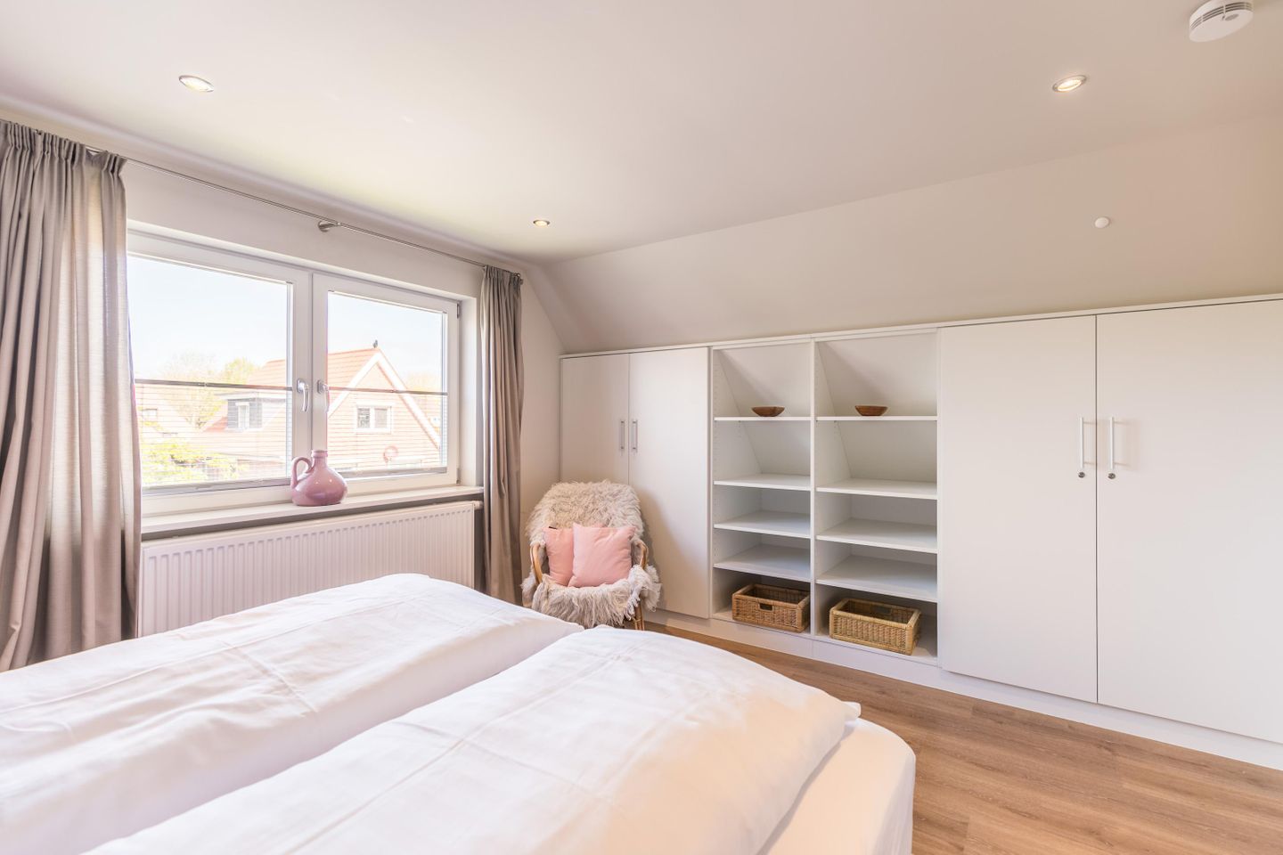 Schlafzimmer mit Bett