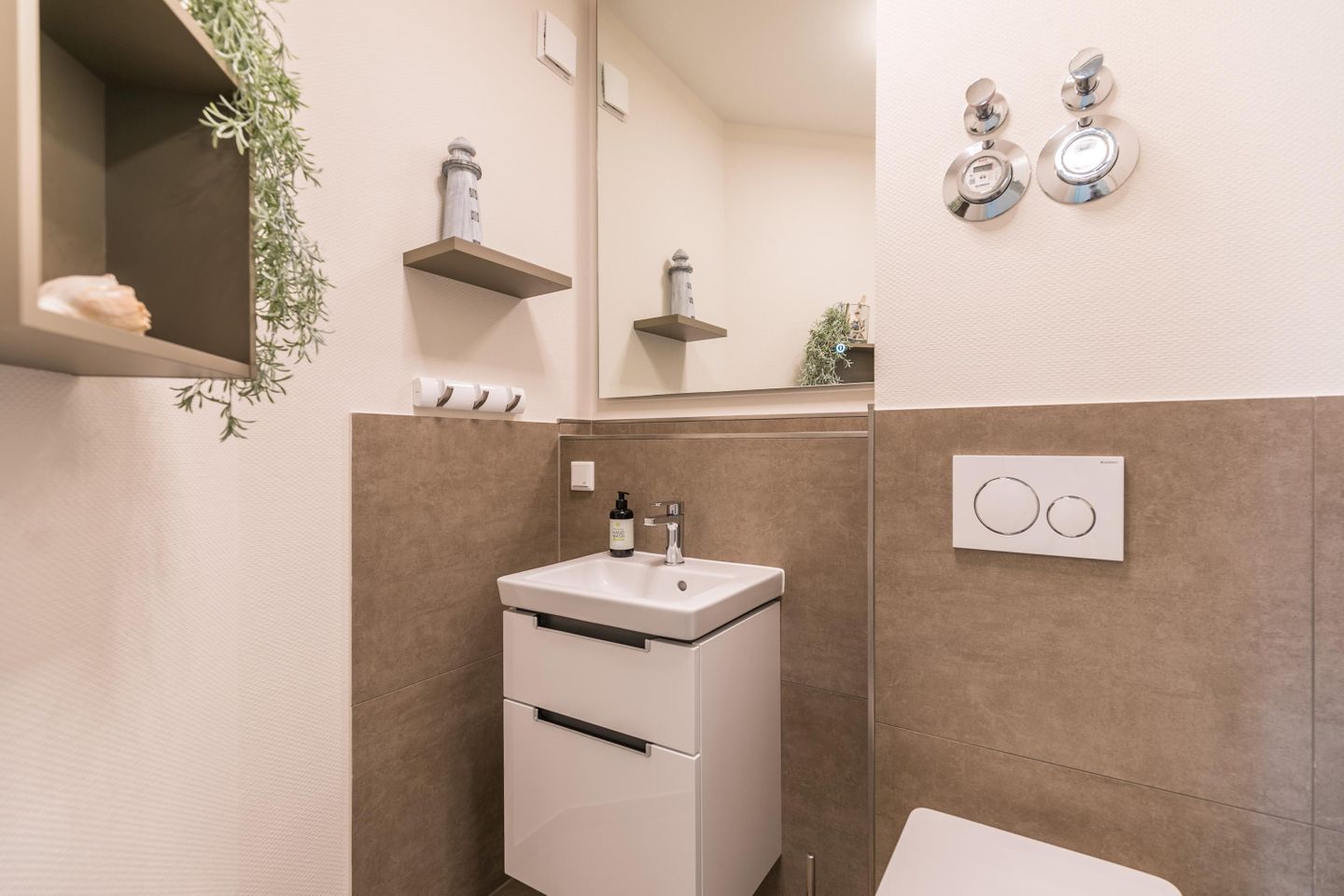 Bahnhofstraße 9, Sandbank 7, Gäste WC