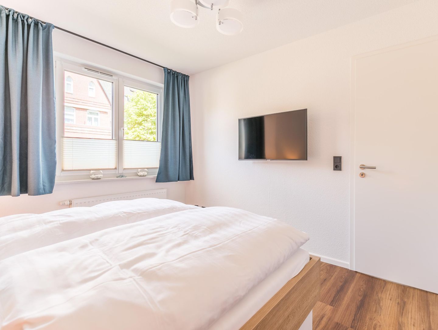 Bahnhofstraße 9, Sandbank 2, mit TV