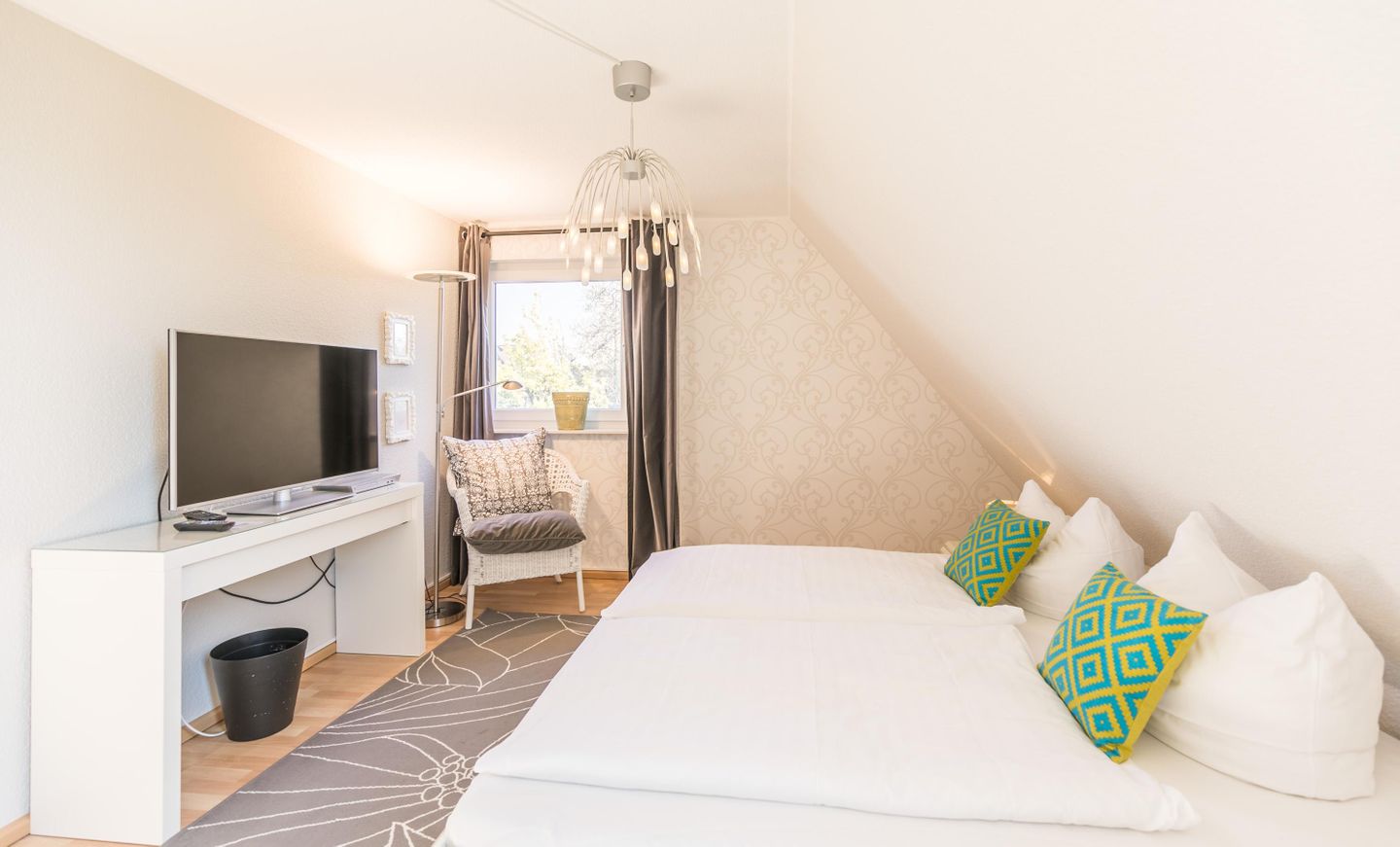 Schlafzimmer 1