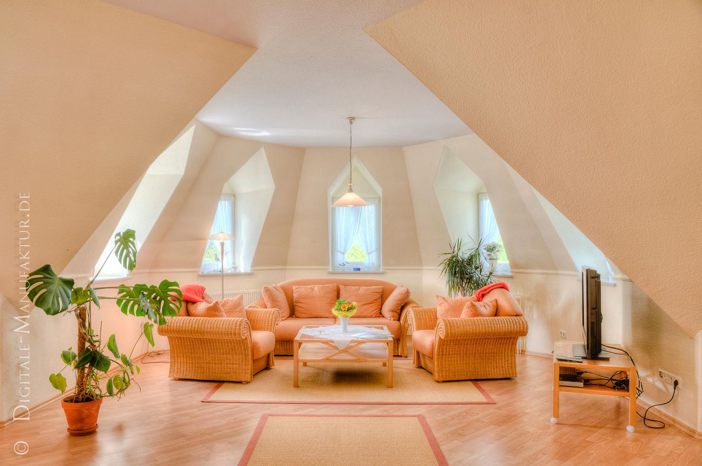 Haus Landblick Whg. Turmzimmer-Wohnbereich mit Sofa