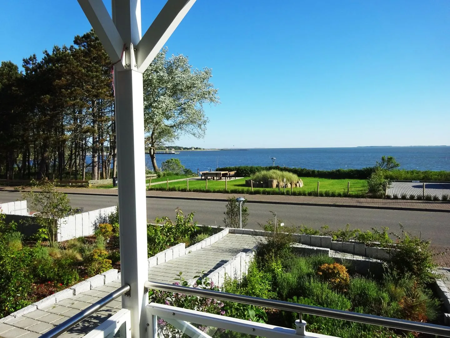 Haus *Weiße Düne* Ferienwohnung Weiße Düne 4 Wittdün auf Amrum - Nordbalkon der Ferienwohnung Weiße Düne 4 in Wittdün auf Amrum