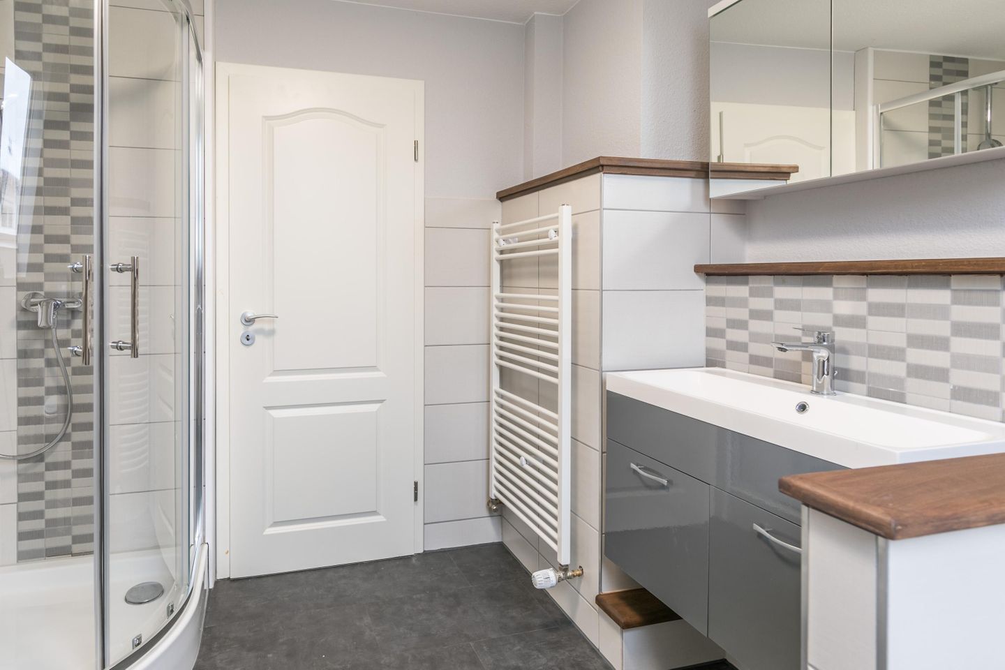 Ferienhaus Nino Badezimmer Obergeschoss