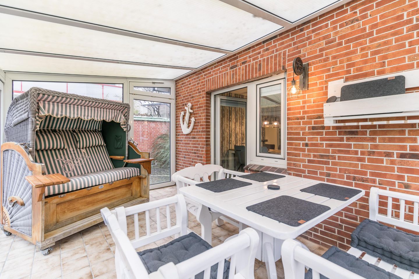 Ferienhaus Nino Wintergarten mit Strandkorb