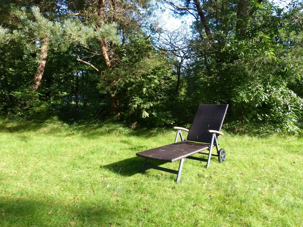 Haus Troeltsch Ferienwohnung „Bi Elschen" Nebel auf Amrum - Gartenliege im Garten der Ferienwohnung Bi Elschen in Nebel auf Amrum