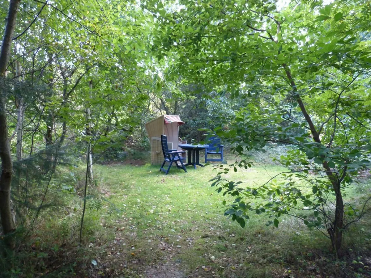 Haus Troeltsch Ferienwohnung „Bi Elschen" Nebel auf Amrum - Strandkorb und Gartenmöbel zu der Ferienwohnung Bi Elschen in Nebel auf Amrum