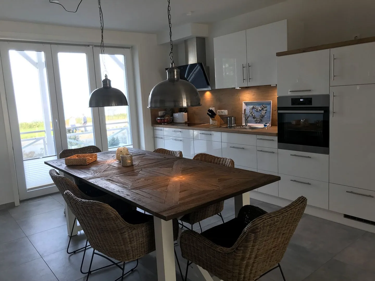 Haus *Weiße Düne* Ferienwohnung *Weiße Düne 3 / OceanView* Wittdün auf Amrum - offenes Esszimmer / Küche