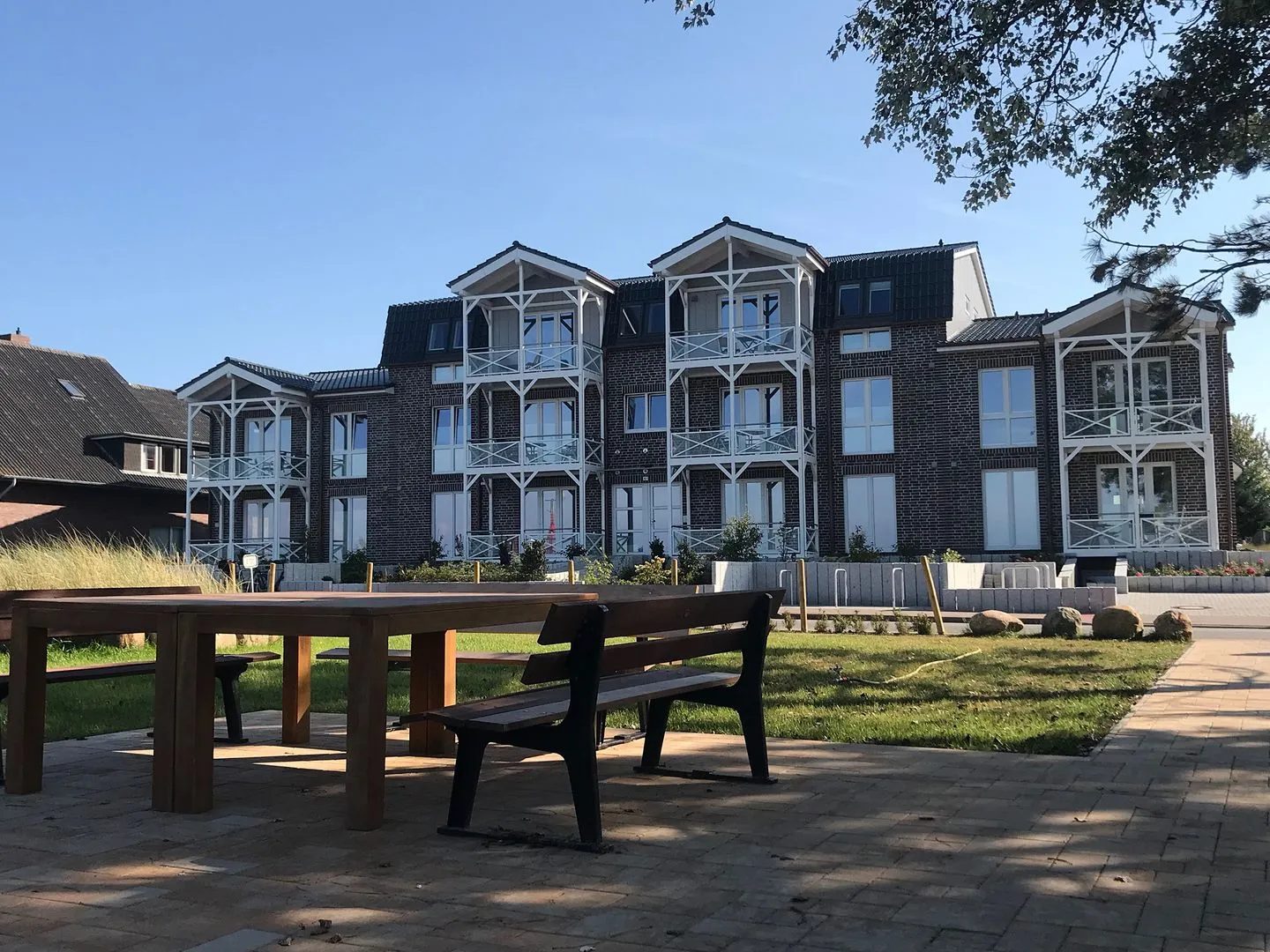 Haus *Weiße Düne* Ferienwohnung *Weiße Düne 3 / OceanView* Wittdün auf Amrum - Haus Frontansicht