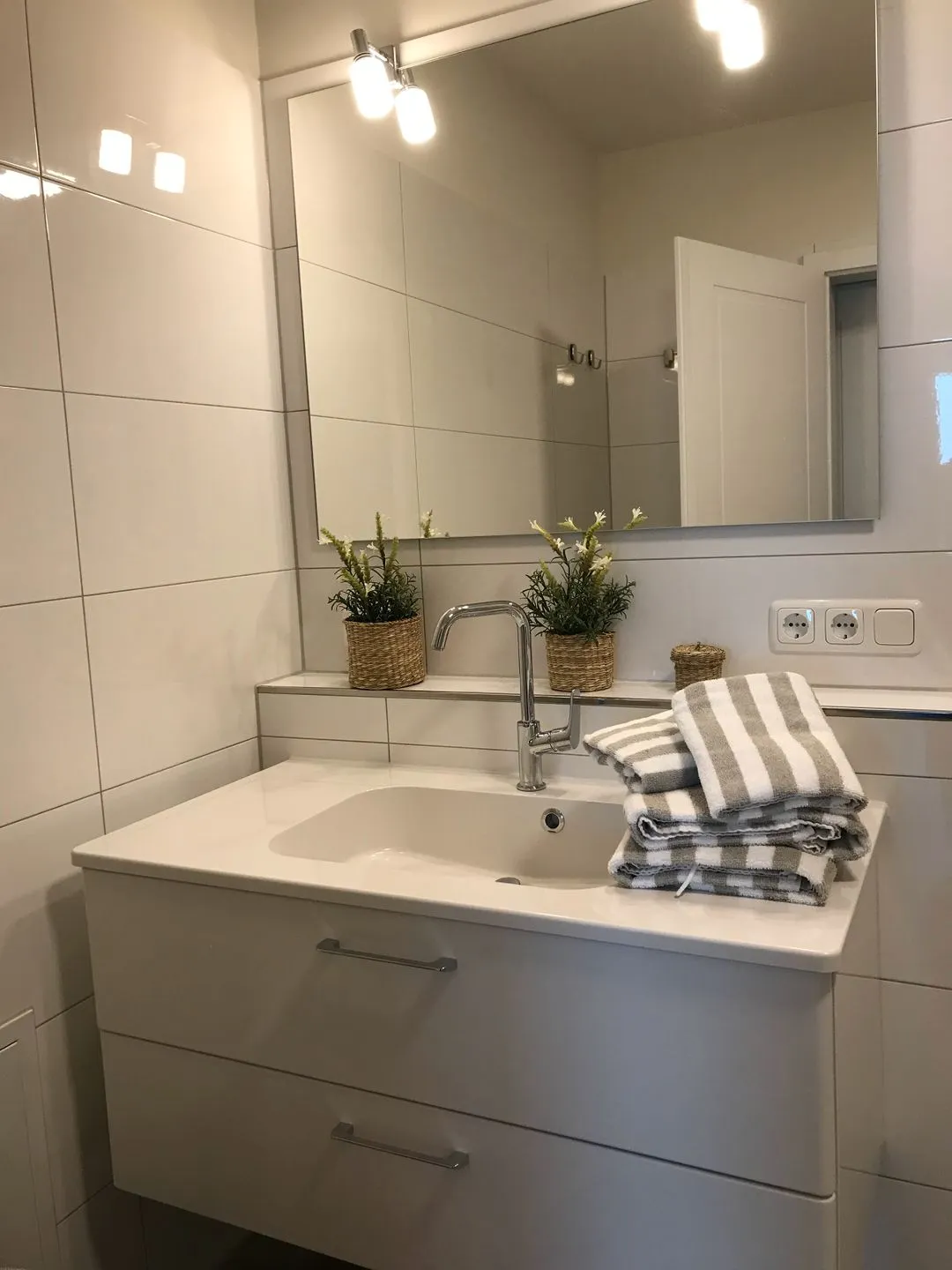 Haus *Weiße Düne* Ferienwohnung *Weiße Düne 3 / OceanView* Wittdün auf Amrum - Bad 1