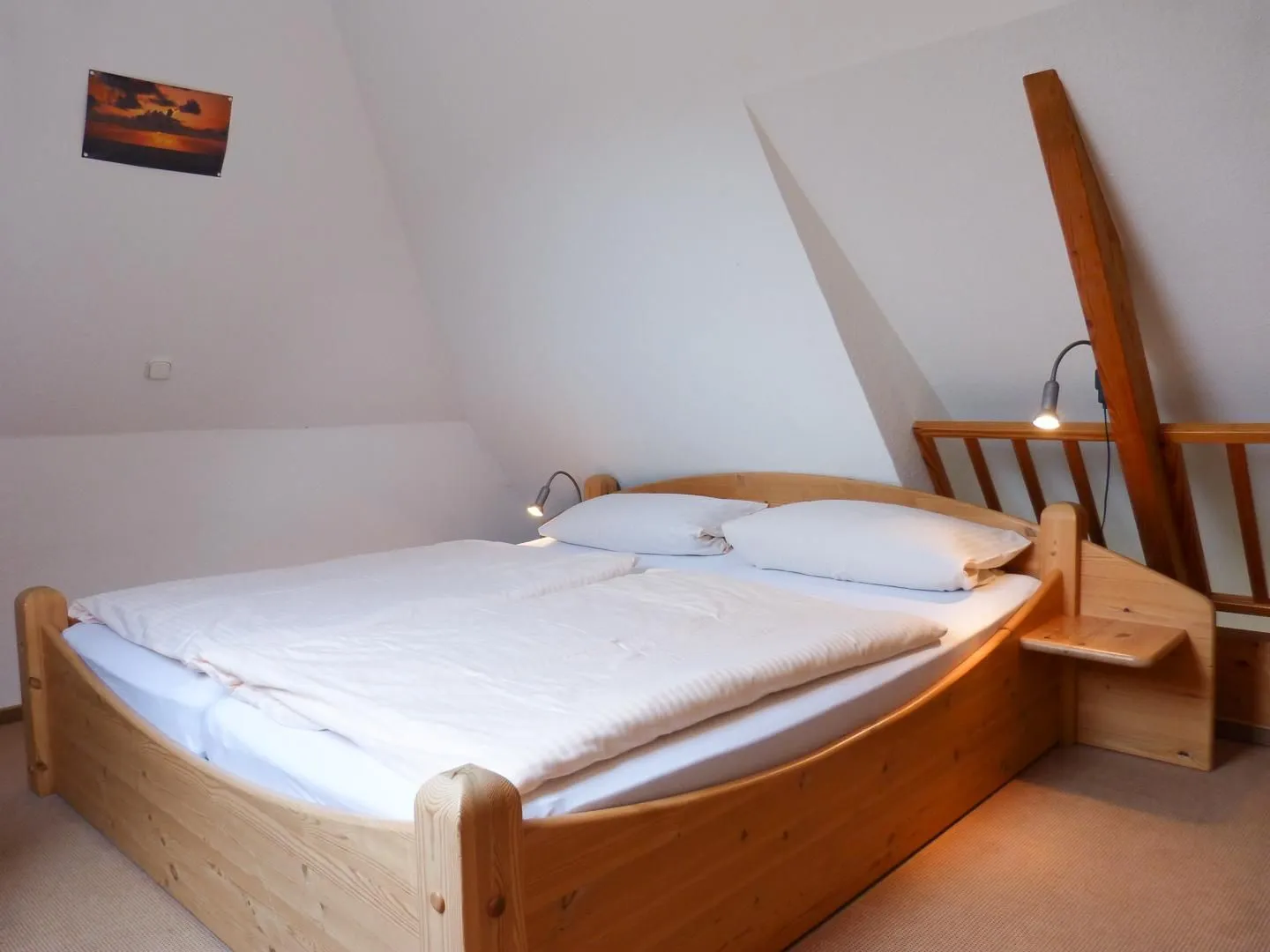 Haus Troeltsch Ferienwohnung „Bi Elschen" Nebel auf Amrum - Doppelbettschlafzimmer in der Ferienwohnung Bi Elschen in Nebel auf Amrum