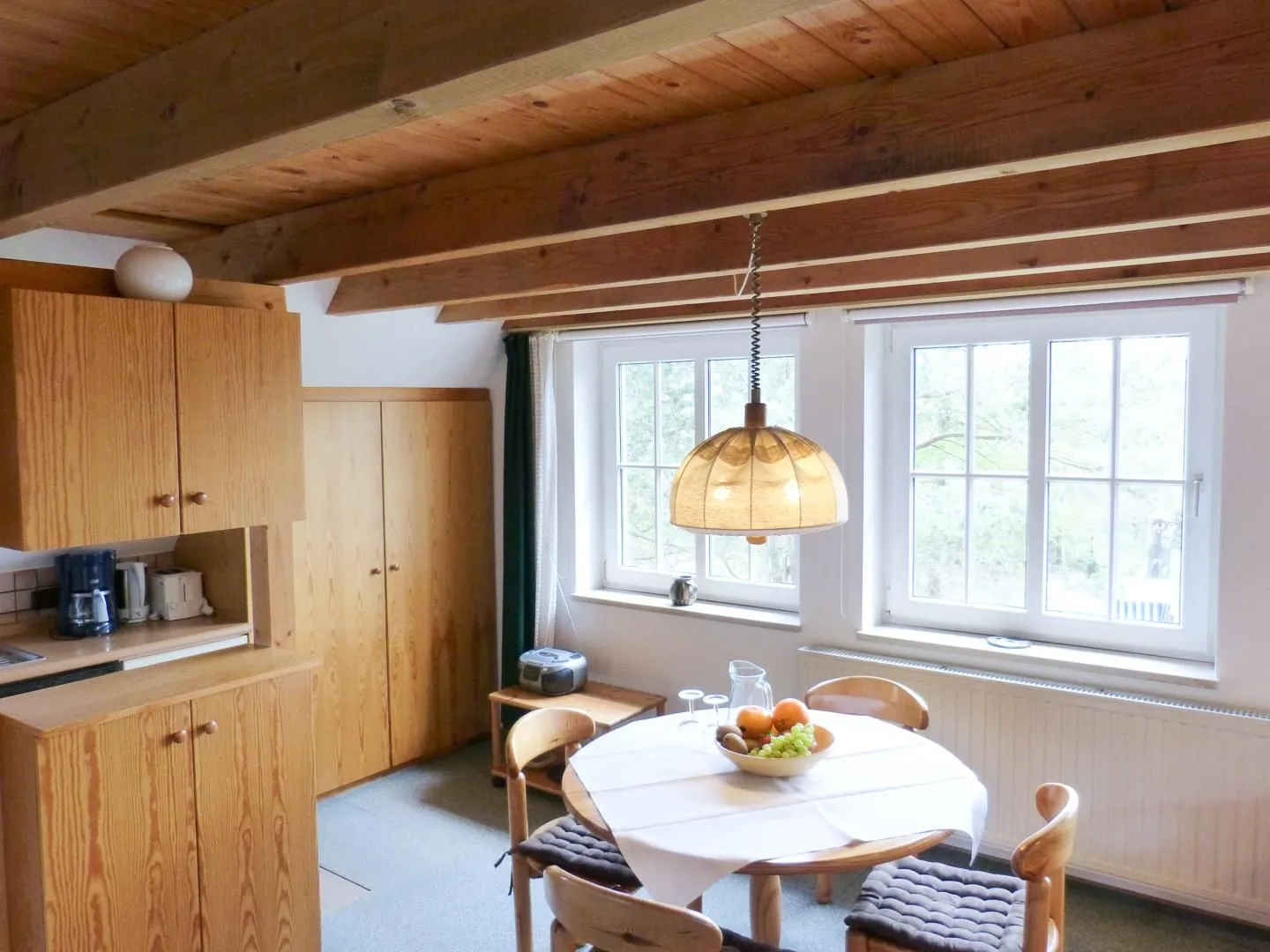 Haus Troeltsch Ferienwohnung „Bi Elschen" Nebel auf Amrum - Esstisch in der Ferienwohnung Bi Elschen in Nebel auf Amrum