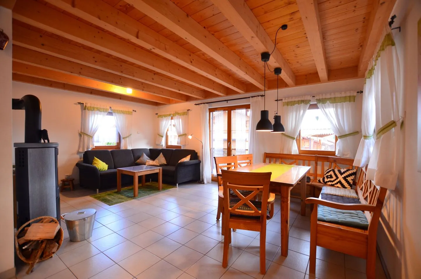 Bunte Kuh - Feriendorf Via Claudia Haus 52 Lechbruck am See - Wohnzimmer