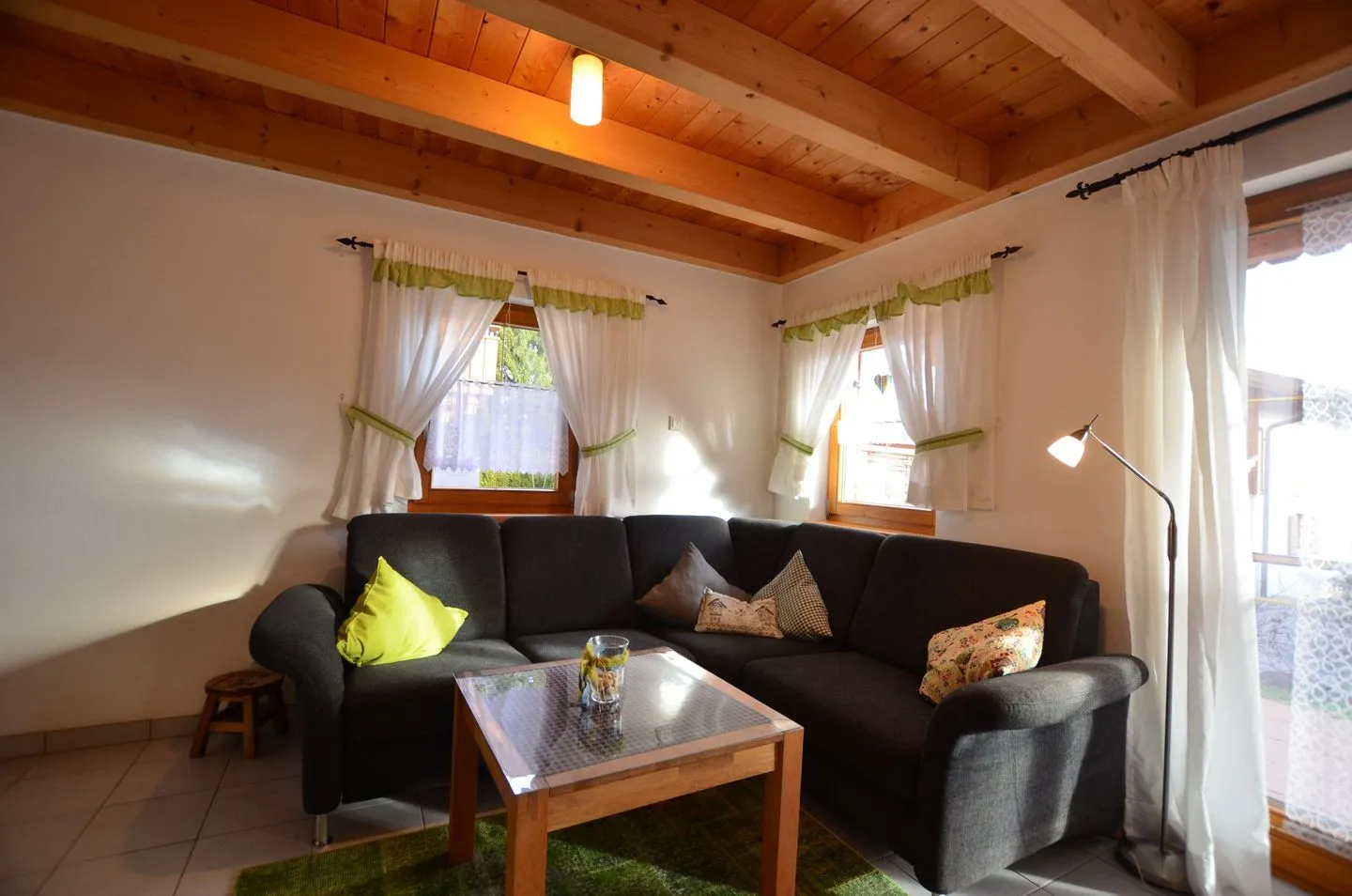 Bunte Kuh - Feriendorf Via Claudia Haus 52 Lechbruck am See - Wohnzimmer