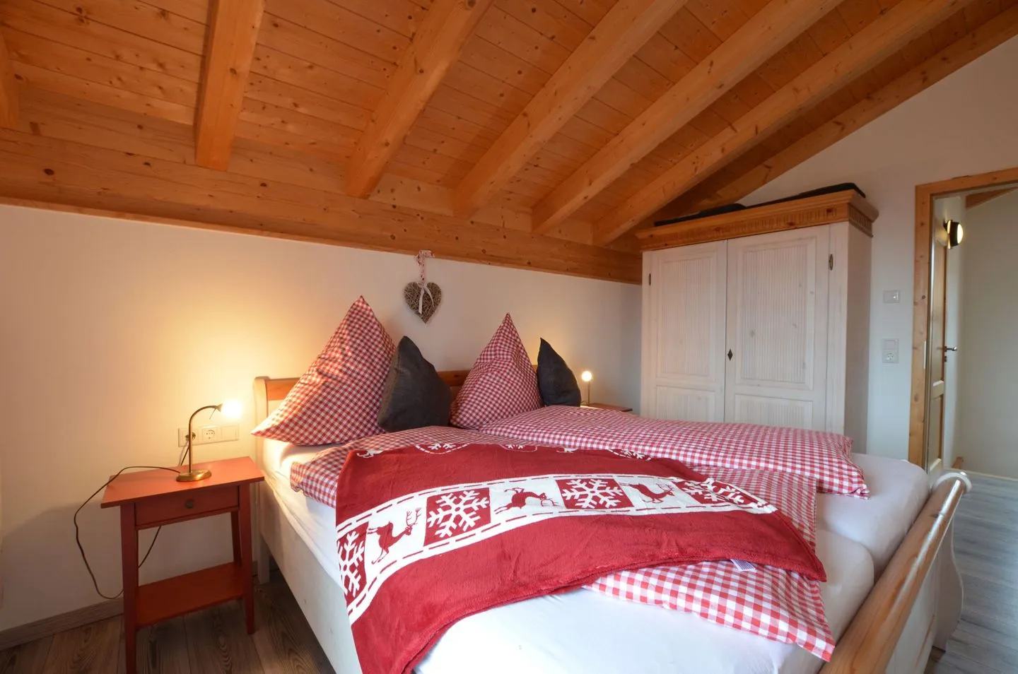 Bunte Kuh - Feriendorf Via Claudia Haus 52 Lechbruck am See - Schlafzimmer