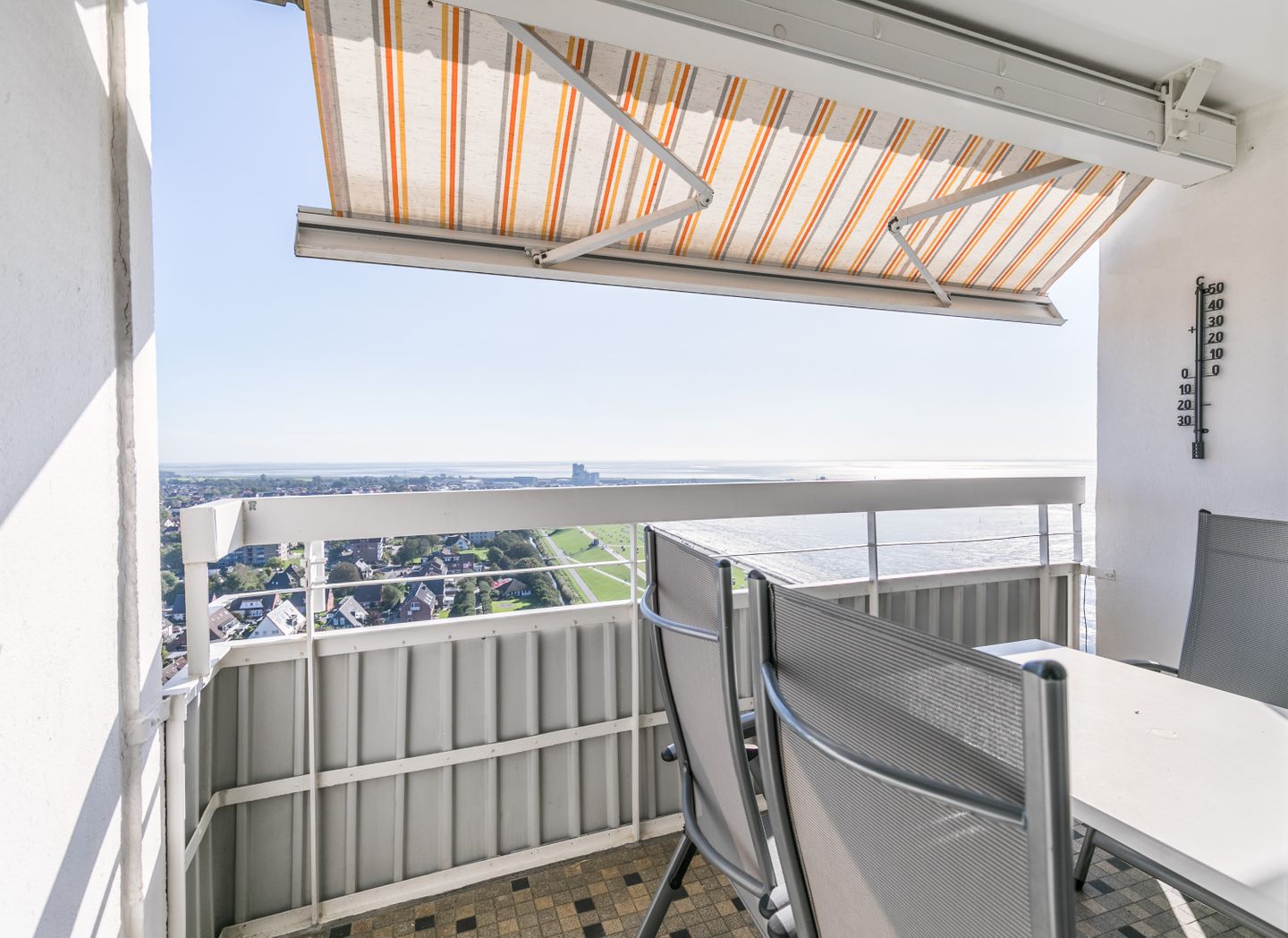 Hochhaus Whg. Backer / 20. OG, Balkon