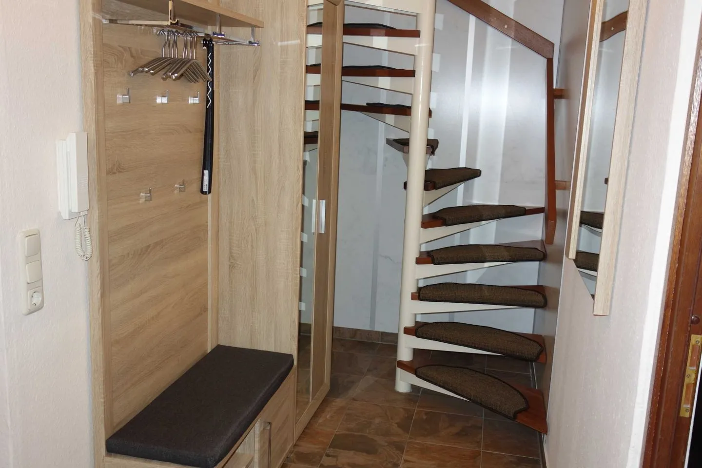 (MEI27a) Ferienwohnung "Ostseetraum" Niendorf - Fassade / Eingang