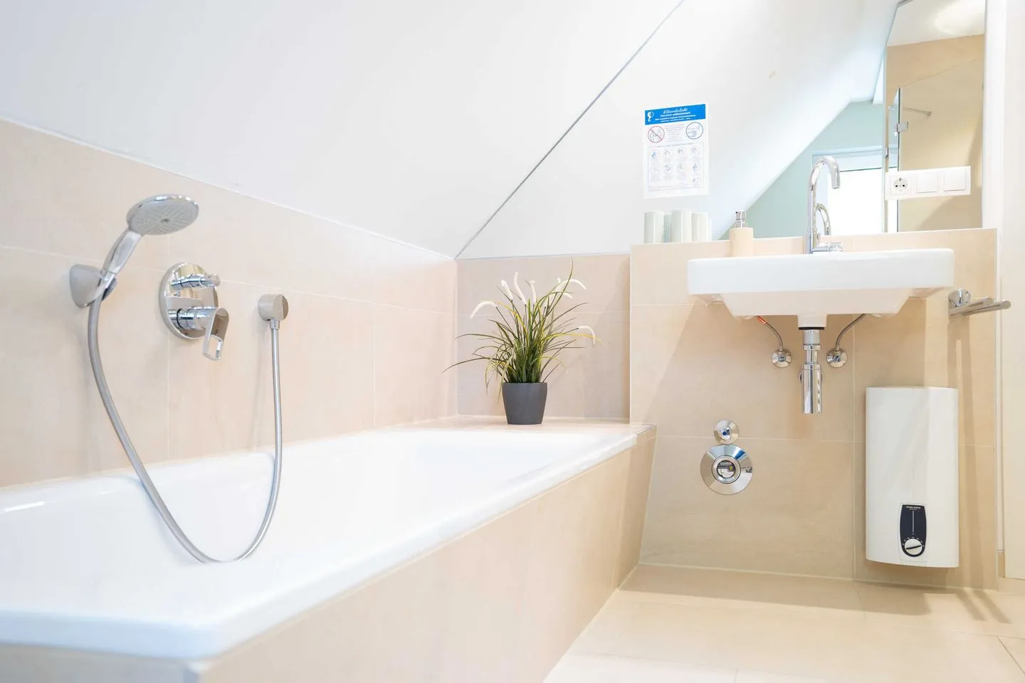 (STR92b) Ferienwohnung "Strandzeit" Niendorf - Badezimmer