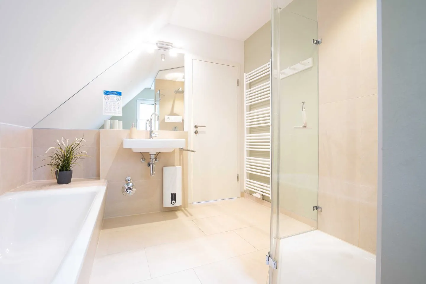 (STR92b) Ferienwohnung "Strandzeit" Niendorf - Badezimmer