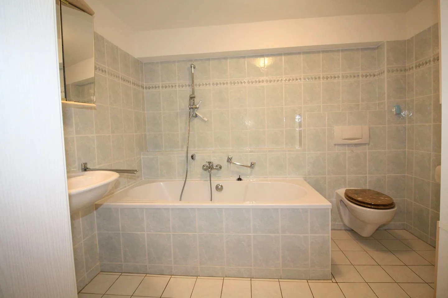 Am Oland 13 vorne Büsum - Badezimmer
