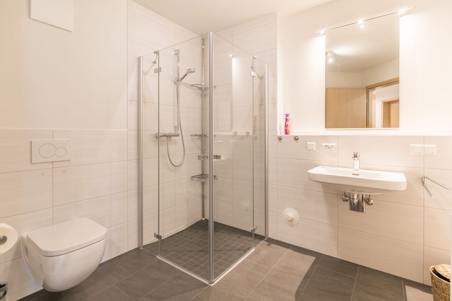 Bahnhofstrasse 9, Appartement One, Duschbad