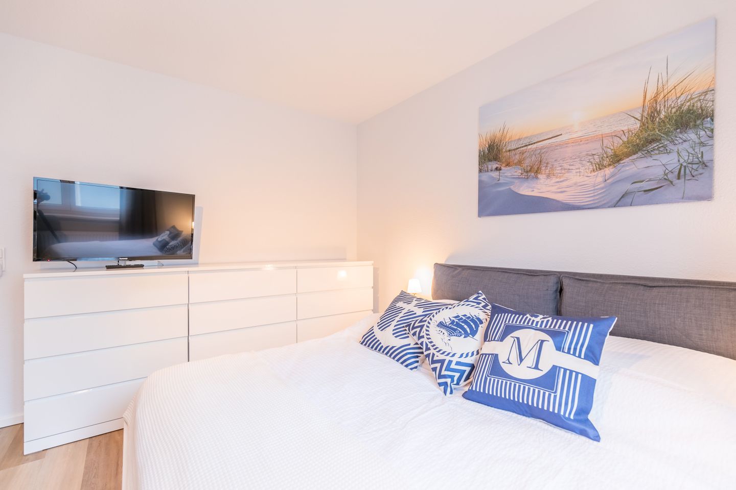 Bahnhofstrasse 9, Appartement One, Schlafzimmer 1/TV