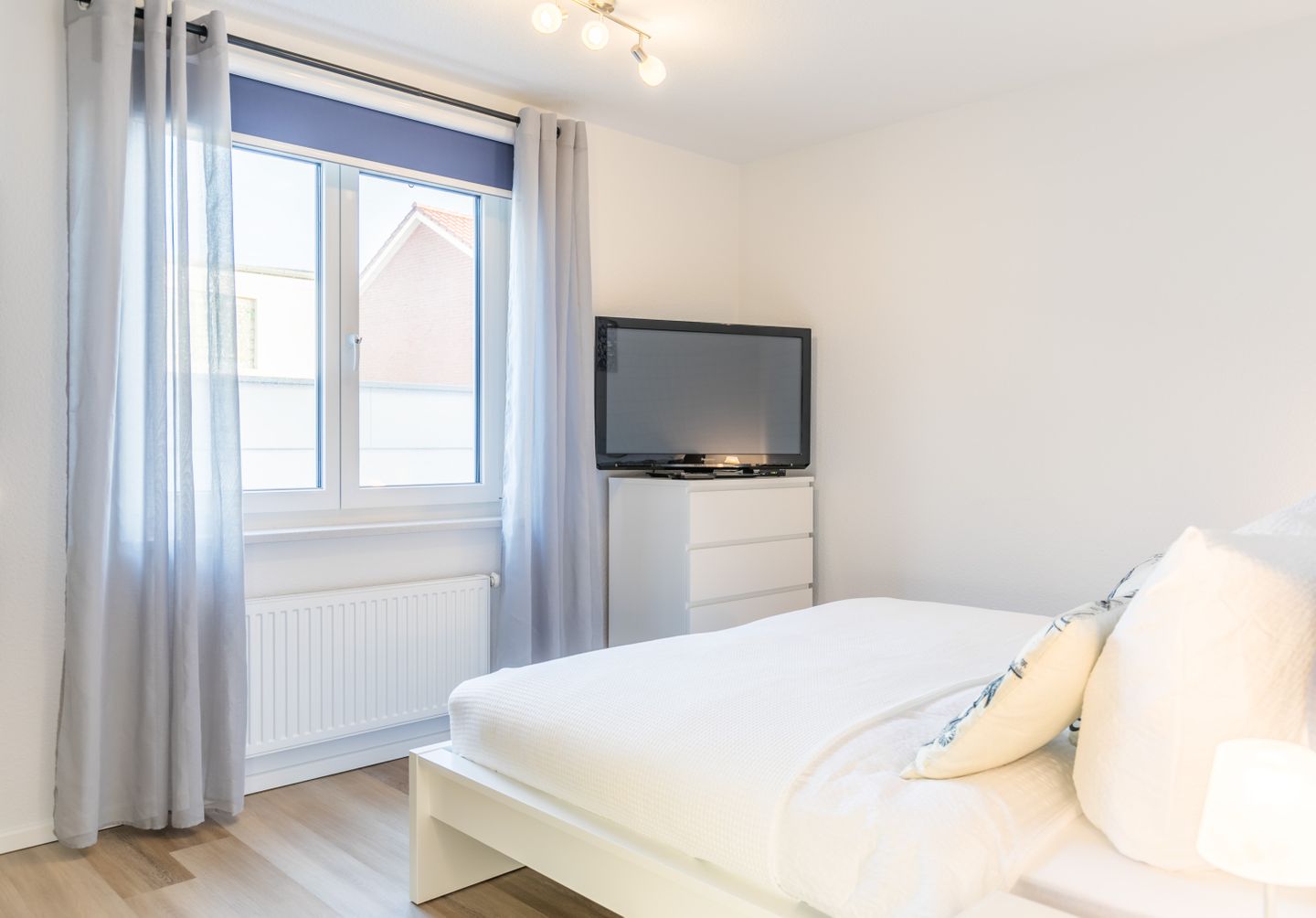 Bahnhofstrasse 9, Appartement One, Schlafzimmer 2/TV