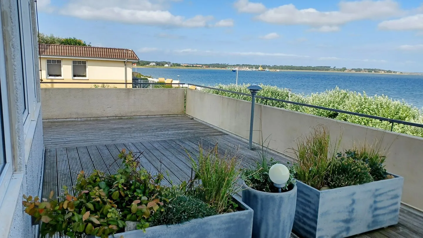 Haus Nordenlicht Ferienwohnung Wattkieker Wittdün auf Amrum - Terrasse mit Meerblick der Ferienwohnung Wattkieker in Wittdün auf Amrum