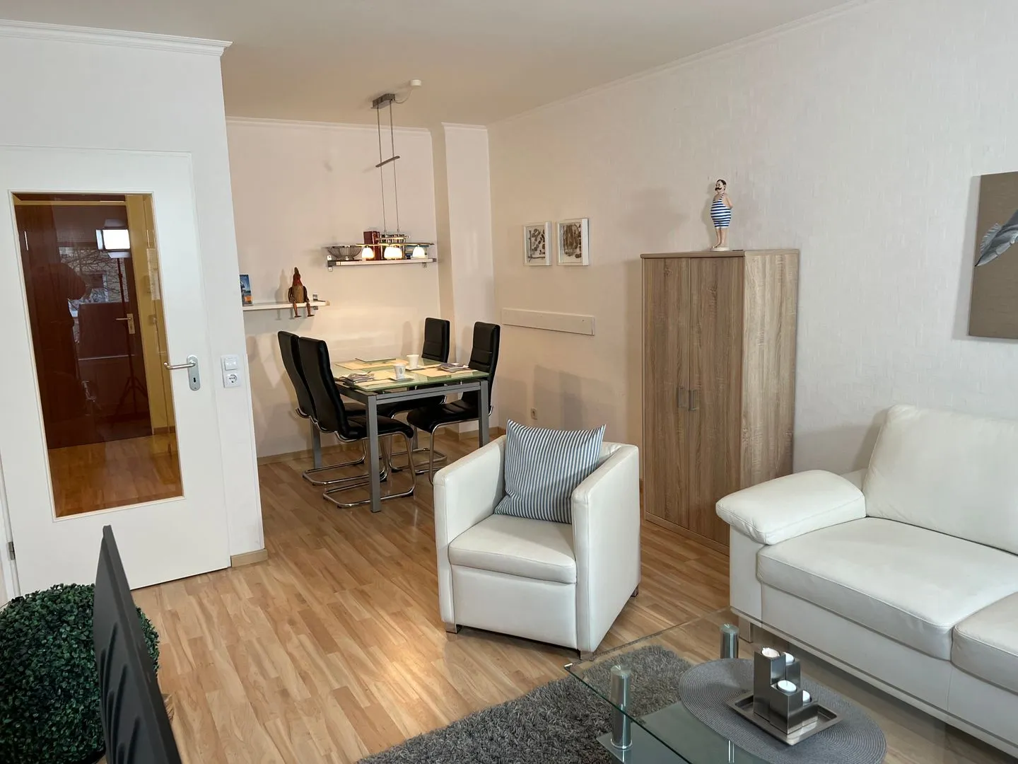 (STR120b) Ferienwohnung "Ostsee-Residenz -App.11" F**** Niendorf - Wohnzimmer