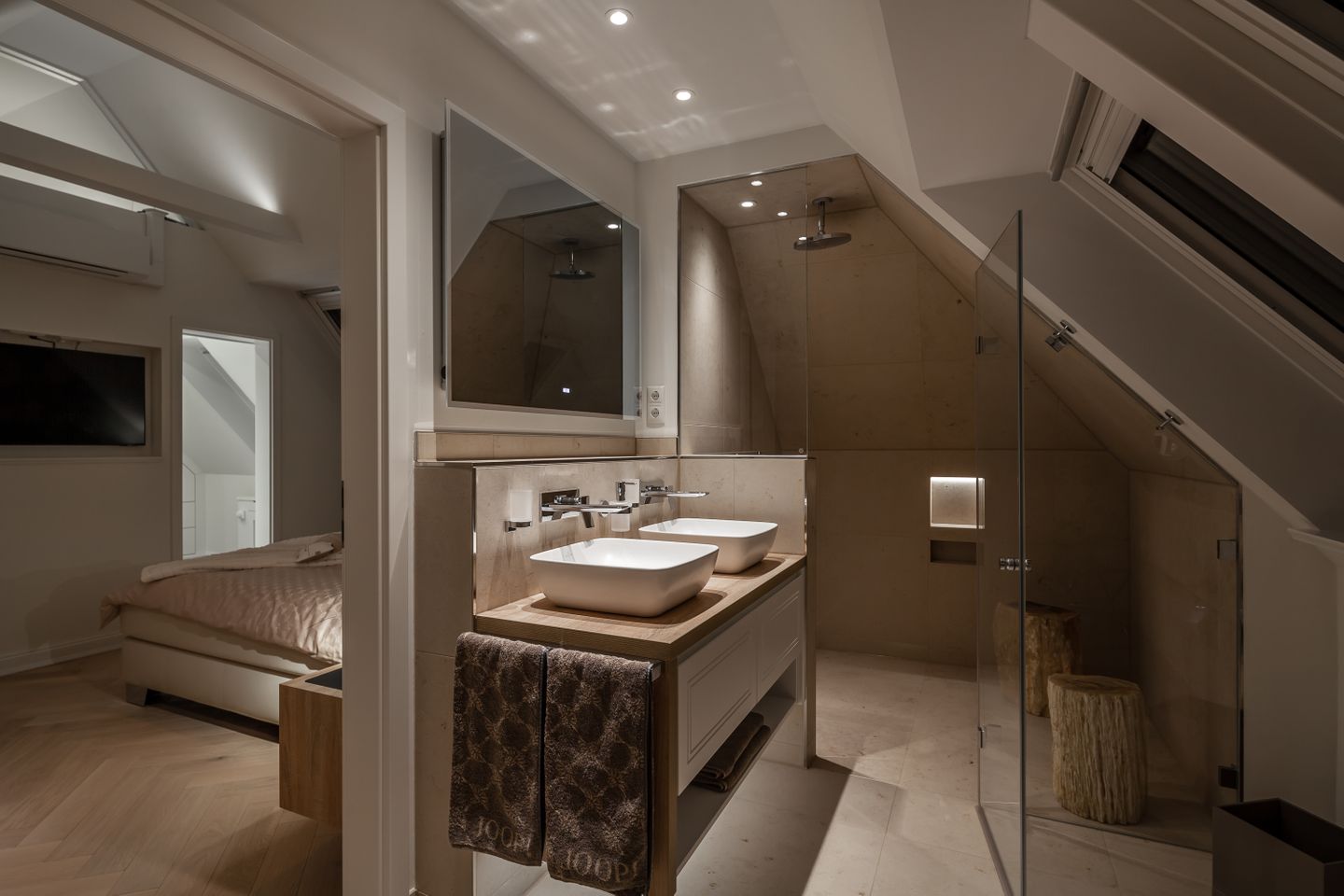 WOLKEN.NEST Penthouse-Suite, Duschbad 1
