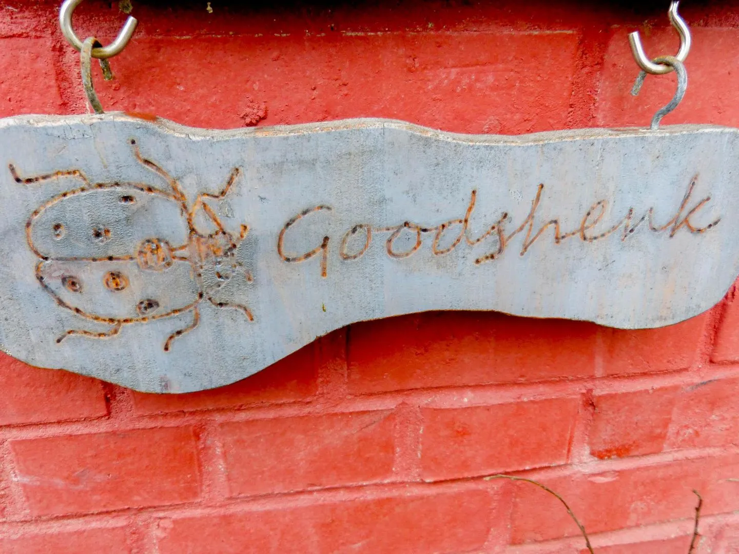 Hüs Sanskiin Ferienwohnung *Goodshenk* Süddorf auf Amrum - Namensschild der Ferienwohnung Goodshenk in Süddorf auf Amrum