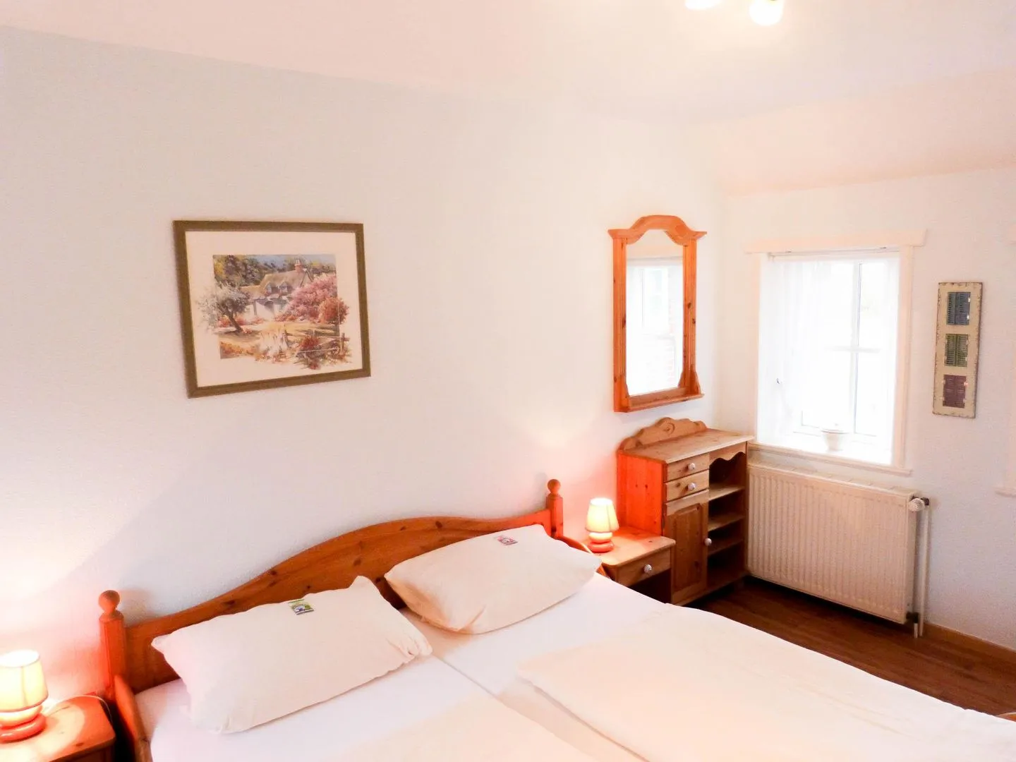 Hüs Sanskiin Ferienwohnung *Hopelfask* Süddorf auf Amrum - Schlafzimmer mit Doppelbett in der Ferienwohnung Hopelfask in Süddorf auf Amrum