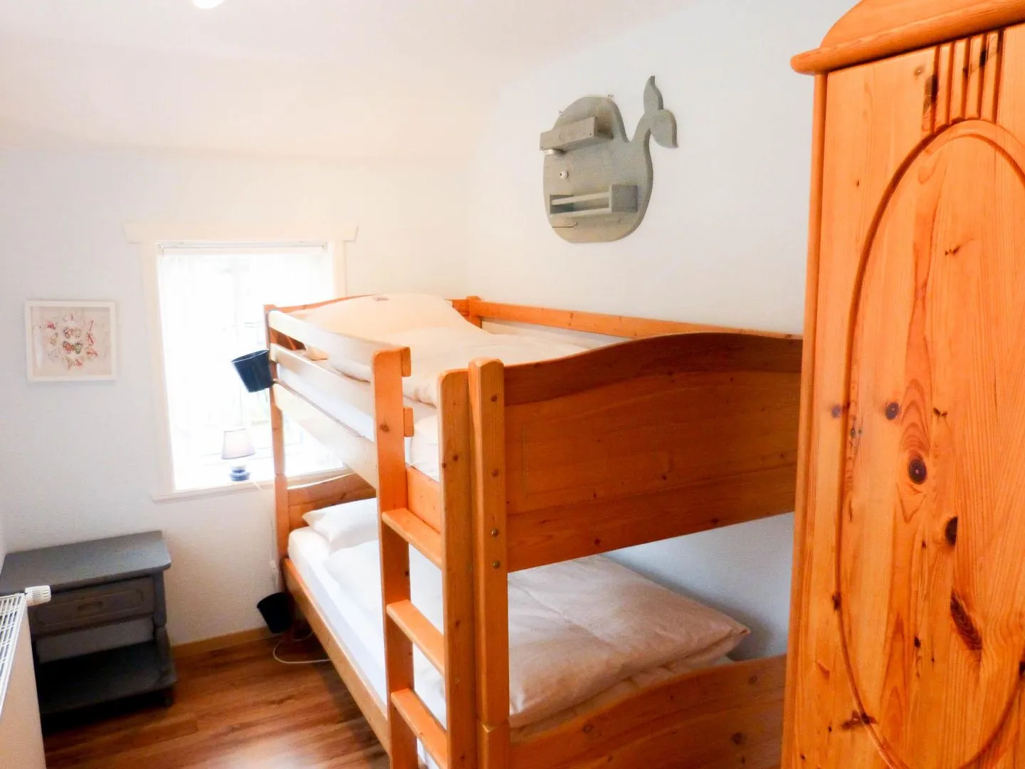 Hüs Sanskiin Ferienwohnung *Hopelfask* Süddorf auf Amrum - Schlafzimmer mit Stockbett in der Ferienwohnung Hopelfask in Süddorf auf Amrum