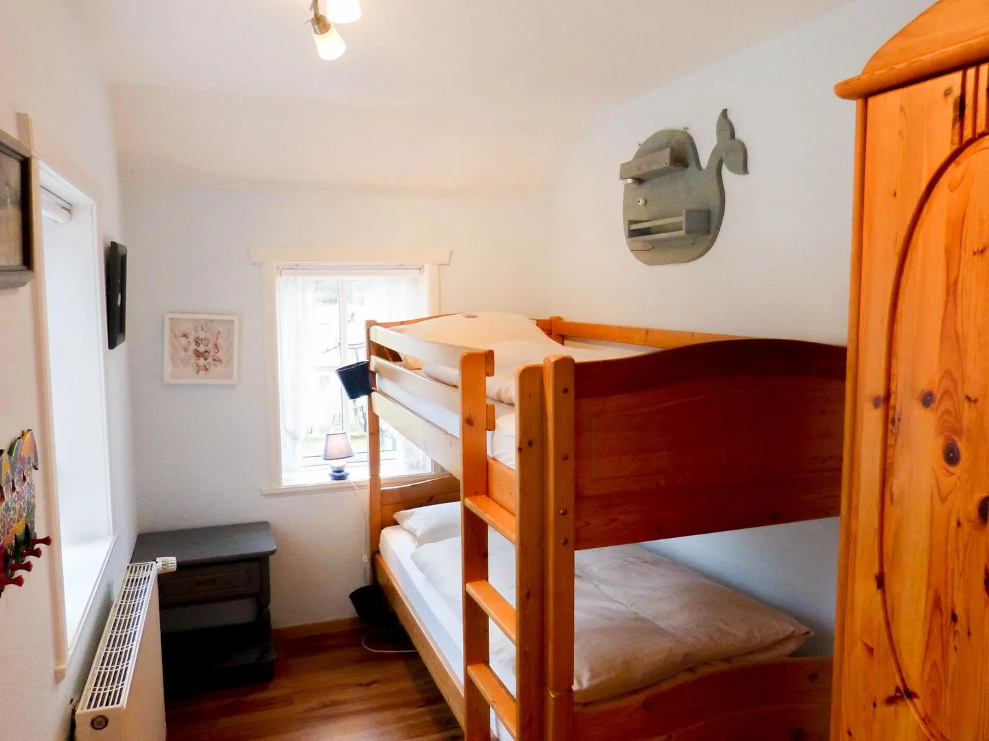 Hüs Sanskiin Ferienwohnung *Hopelfask* Süddorf auf Amrum - Schlafzimmer mit Stockbett in der Ferienwohnung Hopelfask in Süddorf auf Amrum