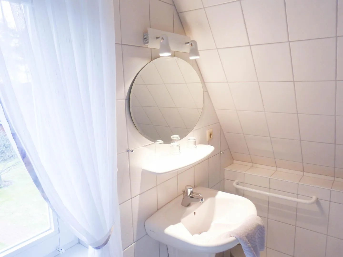 Haus *Üüs Aran* Ferienwohnung *Üüs Aran 7* Süddorf auf Amrum - Badezimmer