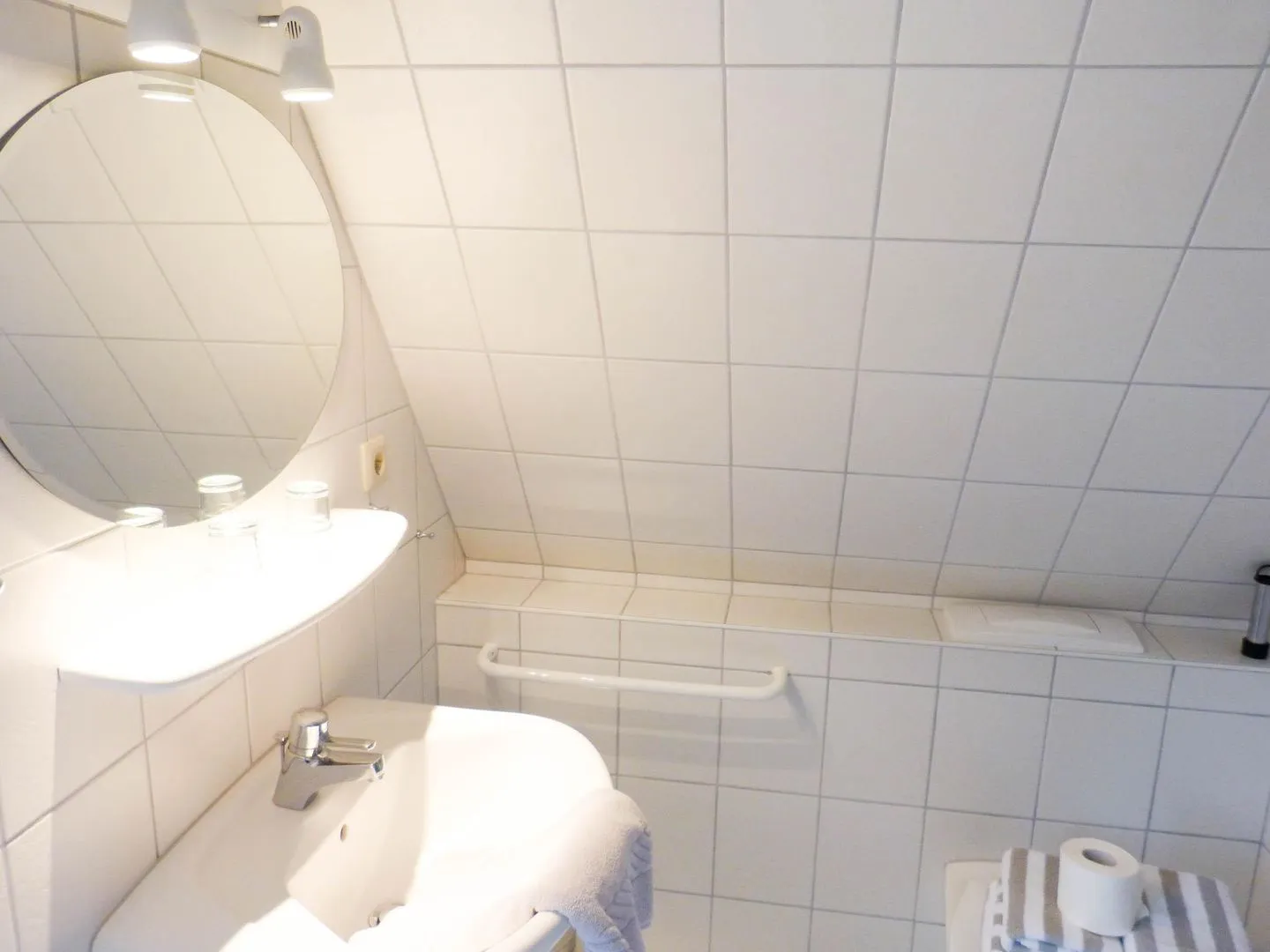 Haus *Üüs Aran* Ferienwohnung *Üüs Aran 7* Süddorf auf Amrum - Badezimmer