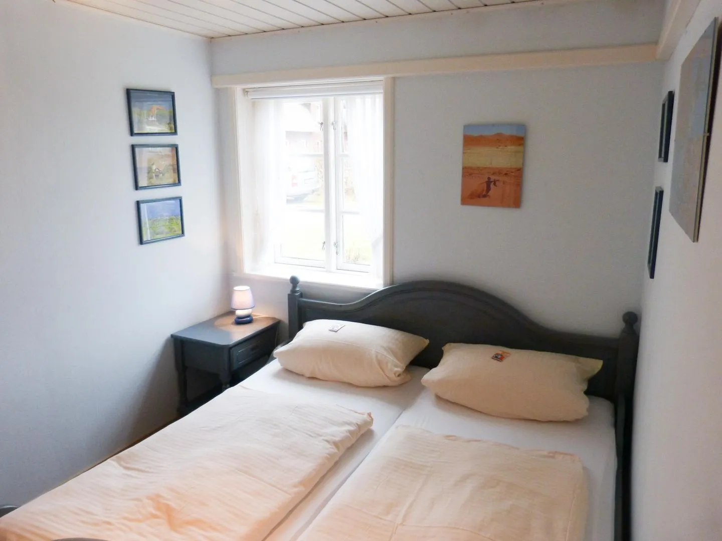 Hüs Sanskiin Ferienwohnung *Brombelbei* Süddorf auf Amrum - Doppelbettschlafzimmer in der Ferienwohnun Brombelbei in Süddorf auf Amrum