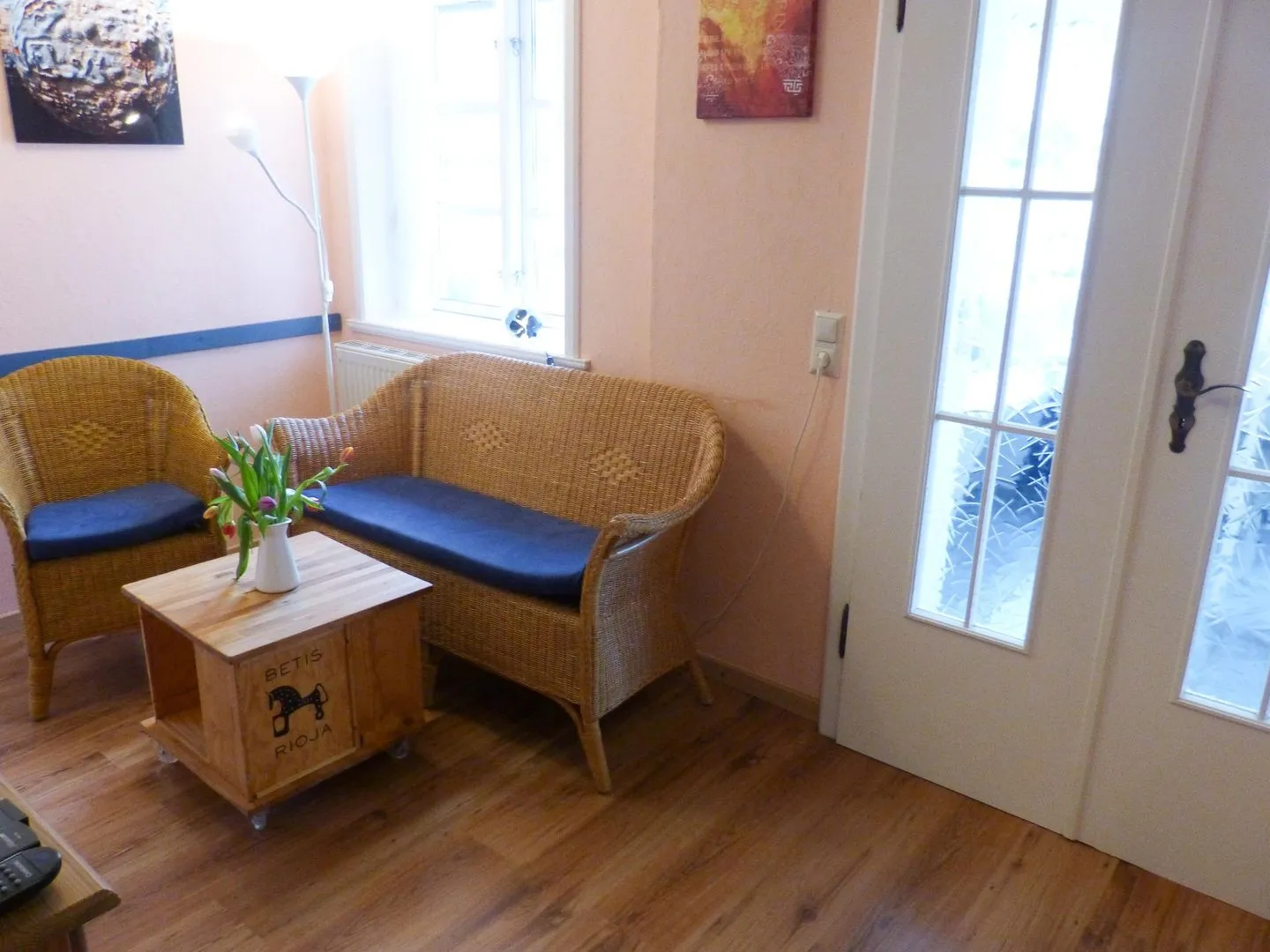 Hüs Sanskiin Ferienwohnung *Brombelbei* Süddorf auf Amrum - Sofa in der Ferienwohnun Brombelbei in Süddorf auf Amrum
